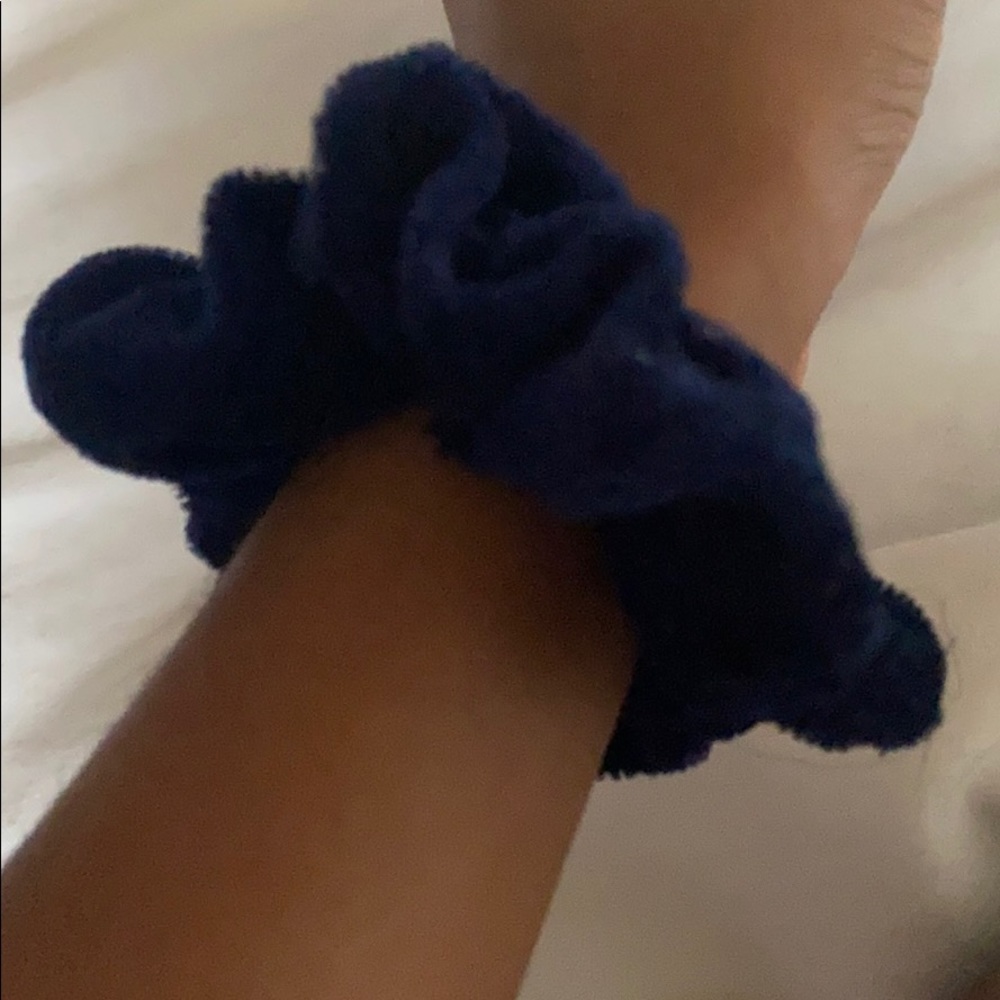 Scrunchie (Blue velvet)